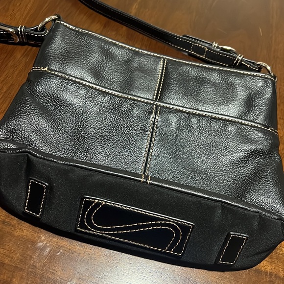 COPY - The Sak Black Pebble Leather Bag - Picture 4 of 16